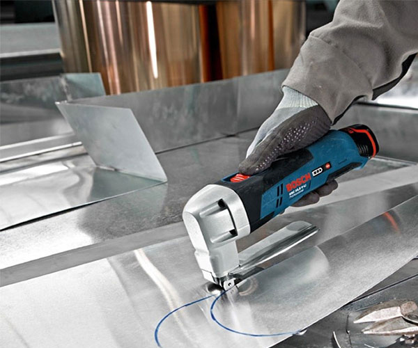 Bosch GSC 12V-13 thiết kế vô cùng chắc chắn, chịu lực tốt