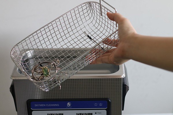 Máy rửa trang sức siêu âm mang lại nhiều tiện ích