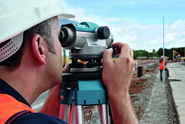 Máy thủy bình bị hỏng có thể do người dùng sai cách