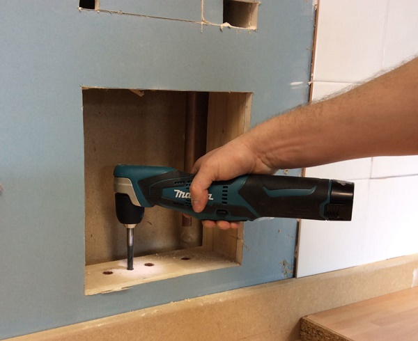 Makita DA331DWE làm việc linh hoạt tại nhiều nơi