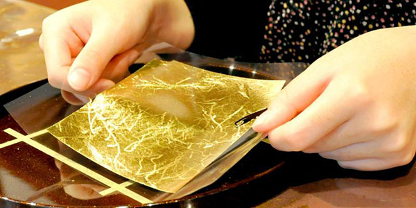 Tấm vàng dùng để dát bánh