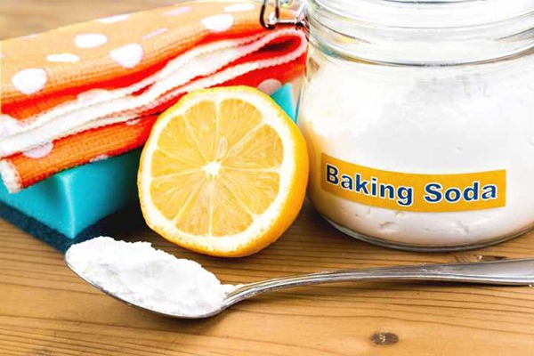 Vệ sinh trang sức với giấm và bột baking soda