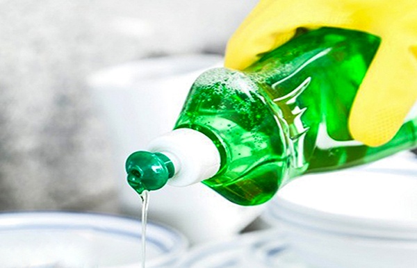 Cách làm sạch trang sức với nước rửa chén