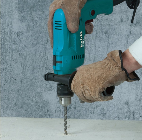 Makita M8100B khoan tường bền bỉ nhanh chóng