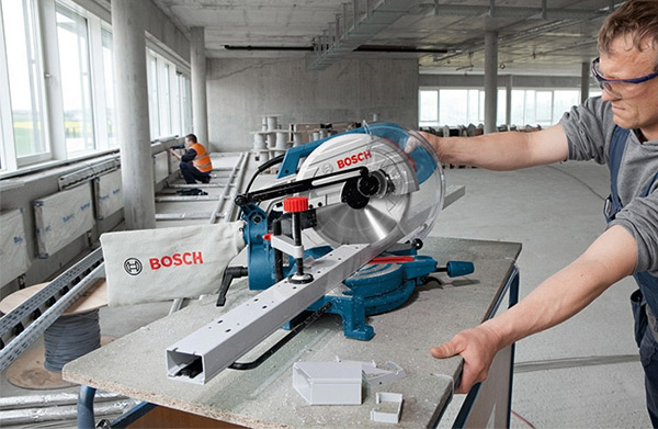 Máy cắt nhôm GCM 10 MX thiết kế đầy mạnh mẽ, tuổi thọ cao, sử dụng lâu dài