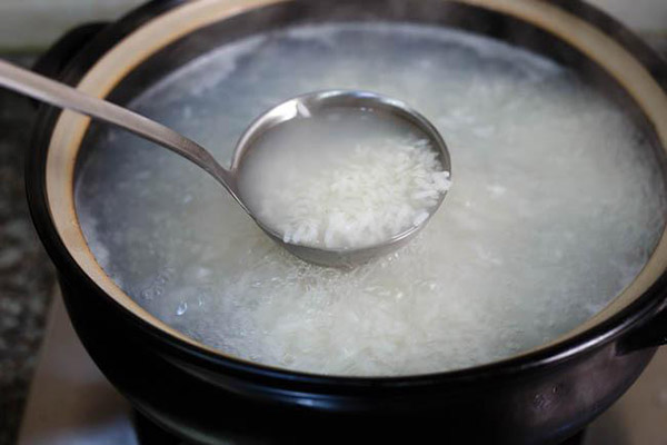 Cho ăn thức ăn nhẹ, dễ tiêu hóa