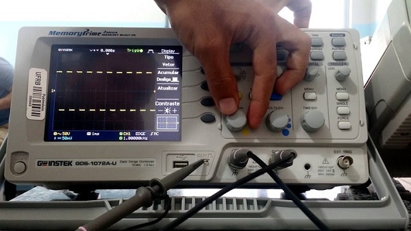 Máy hiện sóng Gwinstek MDO-2102A dễ sử dụng
