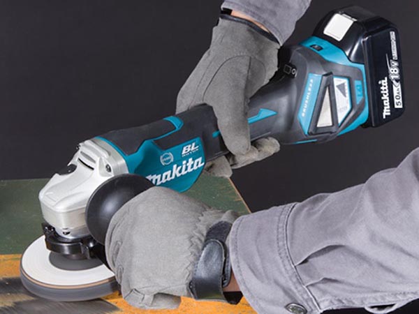 Makita DGA406RTE mạnh mẽ