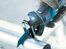 Makita DJR183Z thuộc dòng máy cưa kiếm giá rẻ