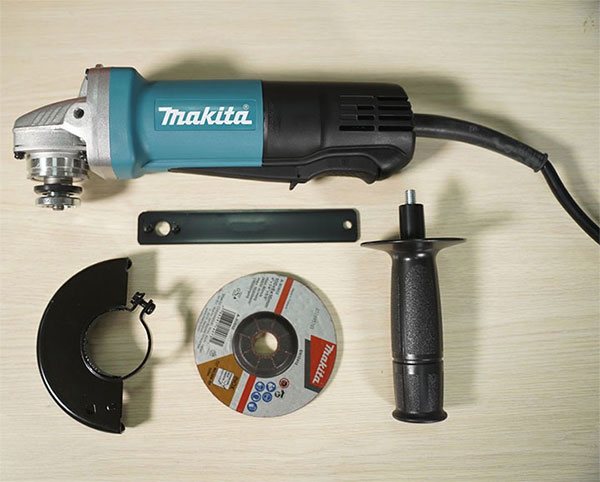 Các phụ kiện trên máy mài góc Makita 9556HP