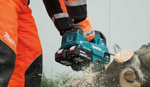 Makita DUC406Z hoạt động mạnh mẽ