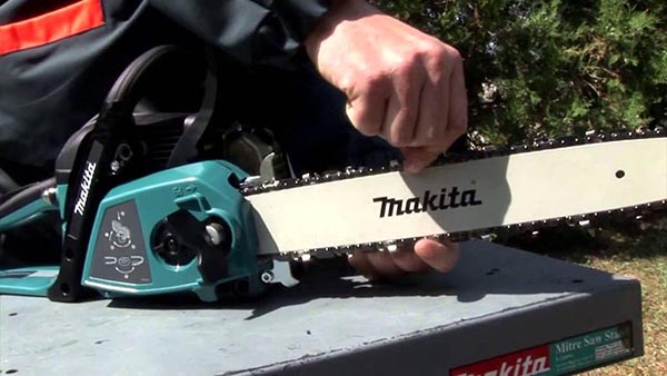 Makita EA3503S40B chạy xăng có giá bán hợp lý