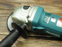 Makita GA4040C hoạt động bền bỉ
