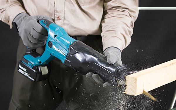 Makita DJR186Z cưa cắt hiệu quả