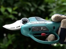 Makita DUP361RM2 có khả năng cơ động cao