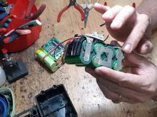 Đóng pin máy khoan cần chú ý đến dụng lượng