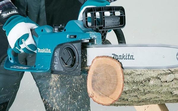 Máy cưa xích chạy điện Makita UC4041A