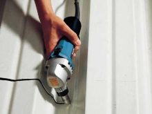 Makita JN1601 dùng để cắt tôn