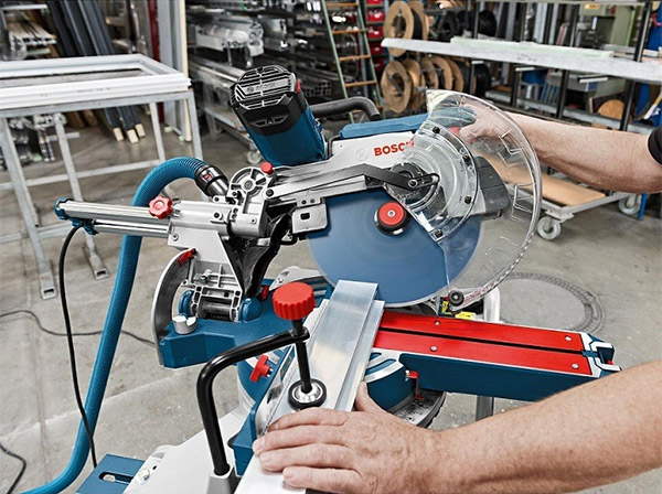 Giá máy cắt góc Bosch không quá đắt, chất lượng tốt, đảm bảo