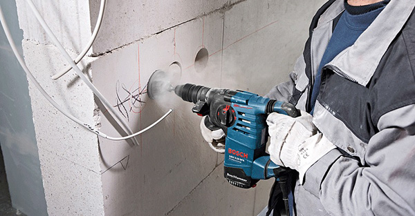Máy khoan bê tông có điều chỉnh tốc độ Bosch GBH 3-28 DRE