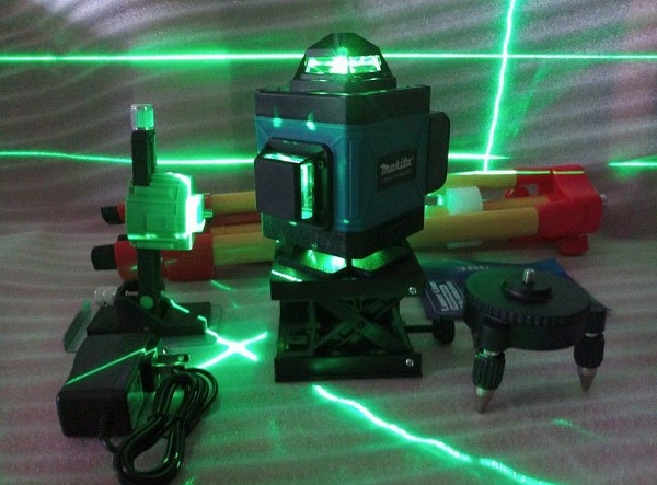 Máy cân bằng laser 5 tia xanh Makita đo chính xác, tuổi thọ cao