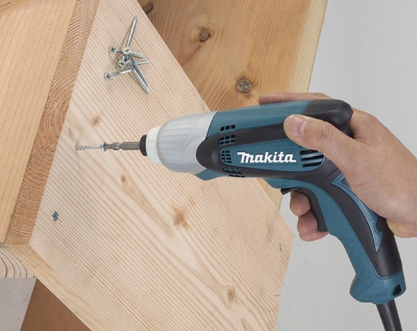 Máy vặn vít dùng điện Makita TD0100