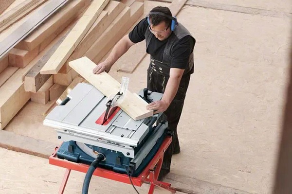 Bosch GTS 10 XC có thể đáp ứng nhiều yêu cầu cưa cắt khác nhau