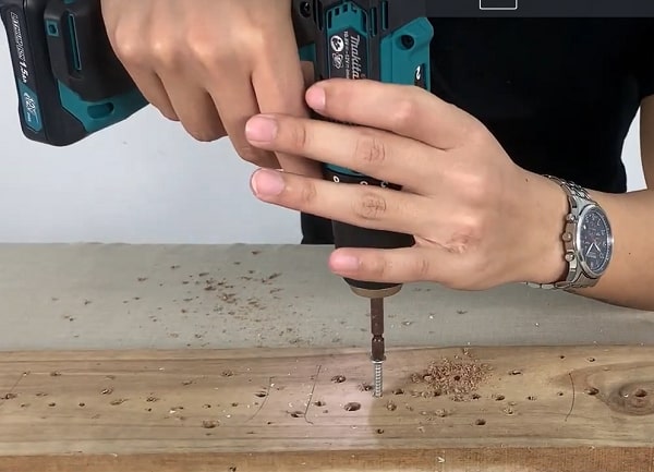 Hãy khoan từng lỗ một