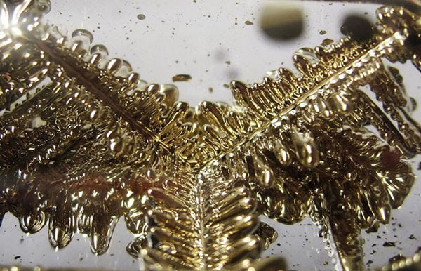 Tại sao cần xác định độ cứng của kim loại?