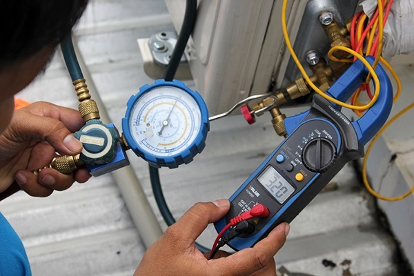 Cách đo gas máy lạnh bằng máy đo khí