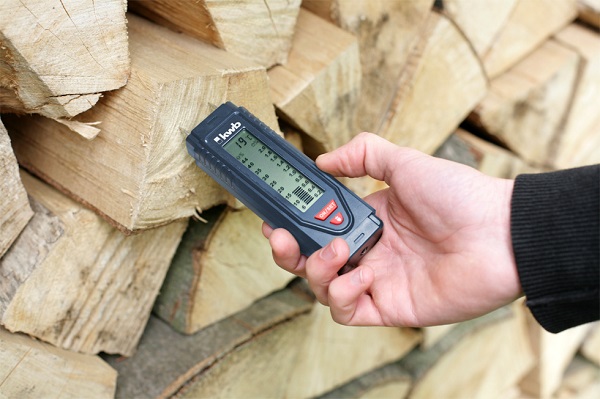 Đo độ ẩm gỗ đơn giản với máy đo hiện đại