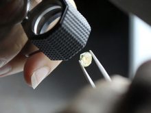 Kính lúp dùng để làm gì?