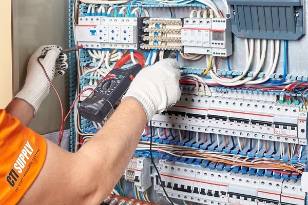 Các bước kiểm tra nhiệt độ của tủ điện