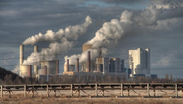 Khí thải công nghiệp có nguồn gốc từ sản xuất và sinh hoạt của con người