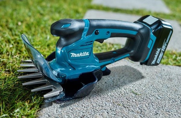 Máy cắt cỏ mini phù hợp để cắt tỉa