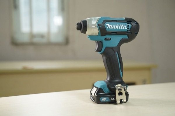 Máy vặn vít dùng pin Makita TD110DSYE 12V Max