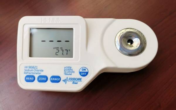 Máy đo độ mặn Hanna HI96821