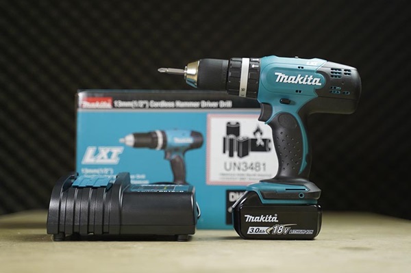 Máy khoan pin Makita