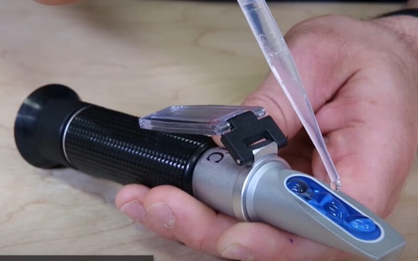 Máy đo độ mặn chính xác