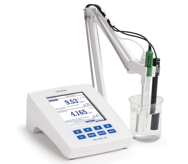 Máy đo độ mặn và pH thiết kế dạng để bàn