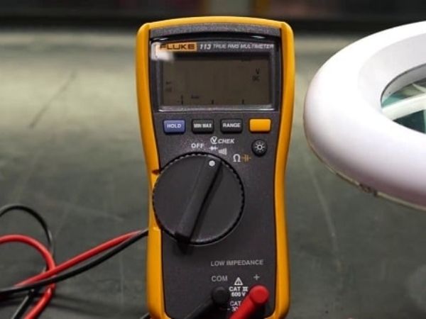 Fluke 113 trang bị nhiều tính năng, có thể hoạt động liên tục lên đến 500 giờ