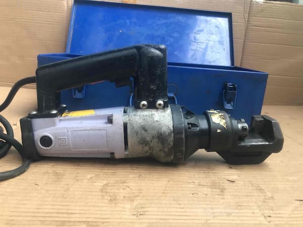 Máy cắt sắt thủy lực Nhật bãi giá rẻ nhưng nhanh hỏng