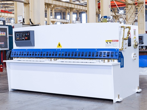 Dòng máy cắt sắt thủy lực dạng tấm trong công nghiệp