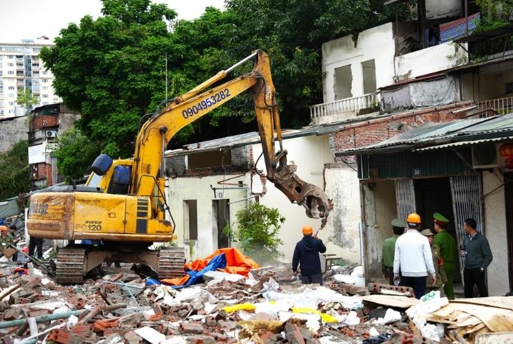 Giải phóng mặt bằng